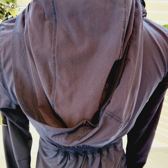 LULULEMON BLUE HOODED GATHERED WAIST ZIP POCKET JACKET SIZE 4 - Picture 5 of 12